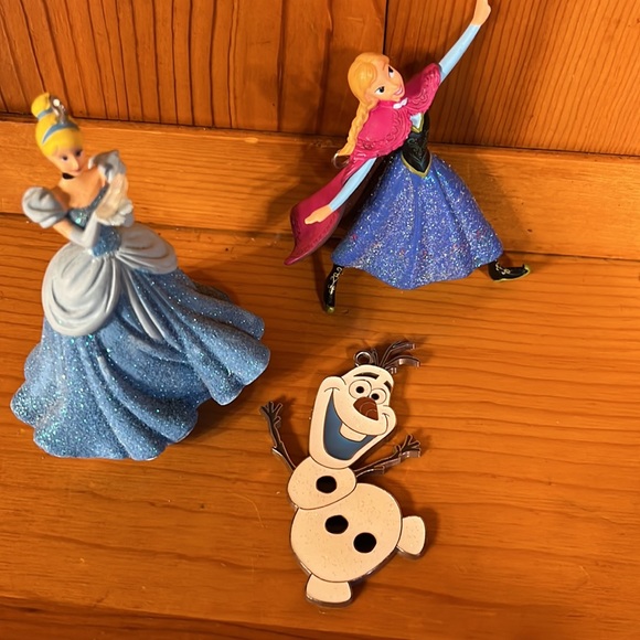 Disney, Nintendo, peanuts,different character ornaments to decorate this holiday - Picture 3 of 5